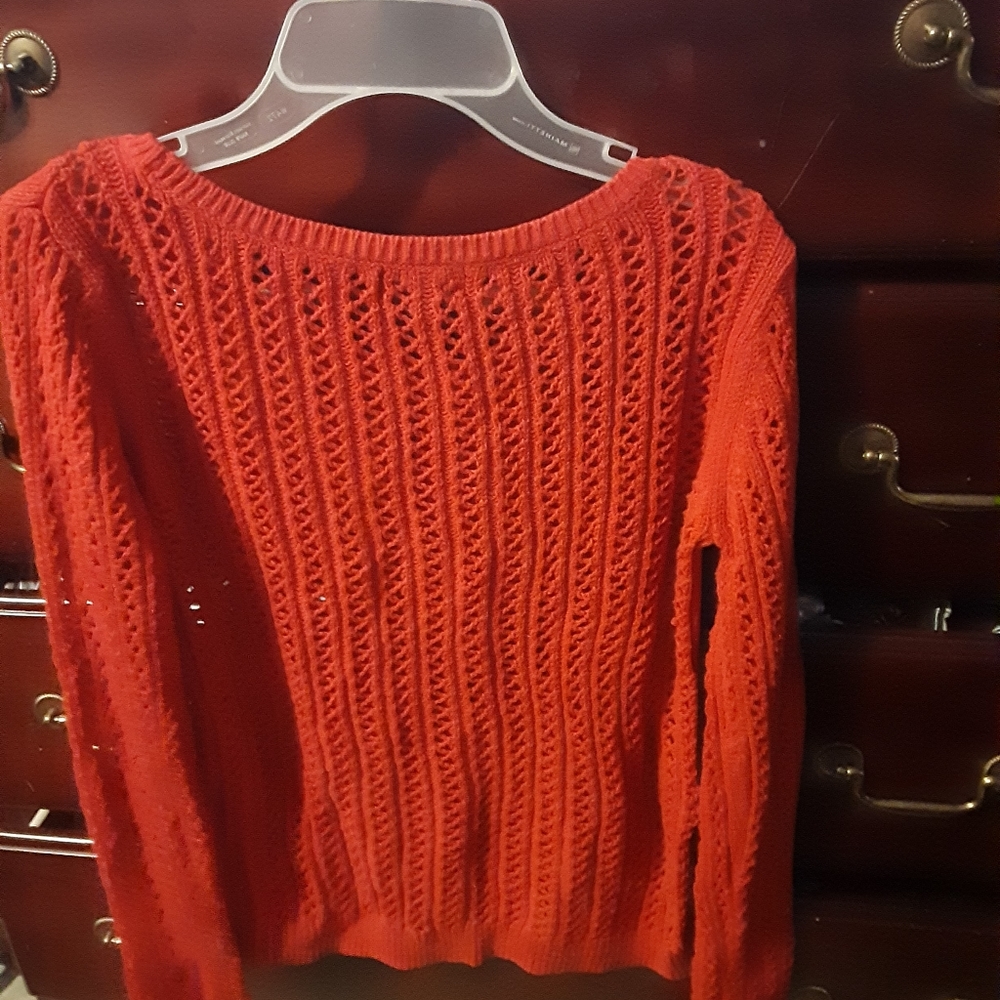 Red sweater - Picture 9 of 9